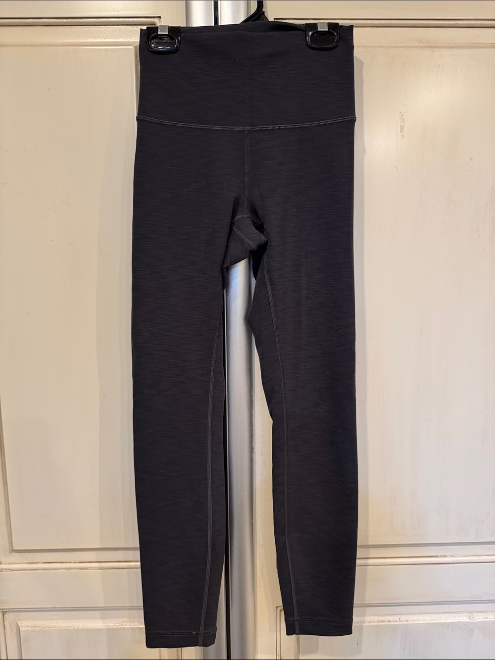 Lululemon size 4 25 inch inseam leggings with faint horizontal lines